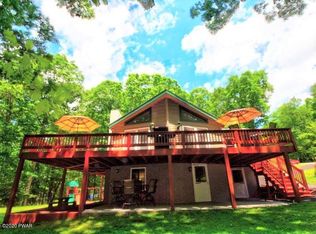 105 Westwood Ln, Hawley, PA 18428