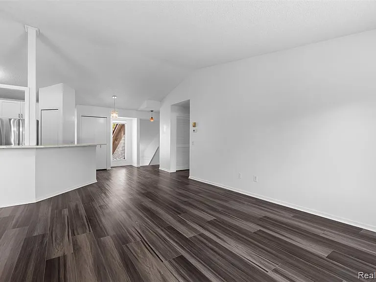 6680 Ridgefield Cir — Photo 11