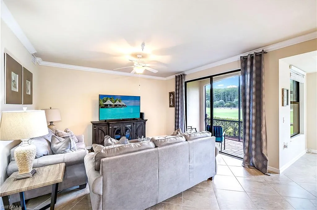 2 bed, 2.0 bath, 1366 sqft, $8,500 — Photo 2