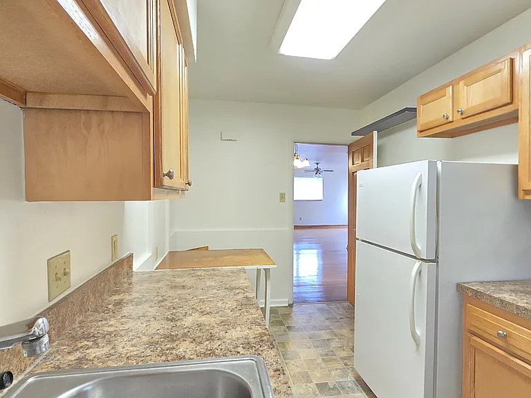 1071 S Cassingham Rd — Photo 9