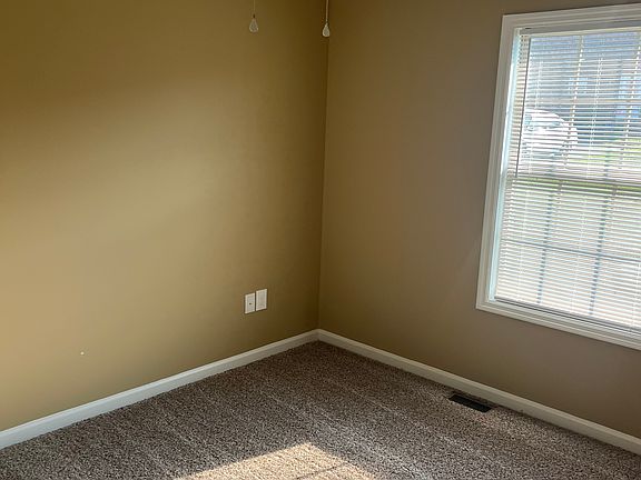4th image of 303 Timothy Way #16