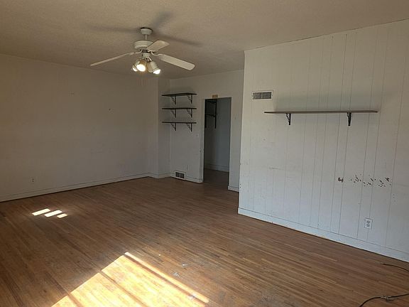3rd image of 802 University Ave