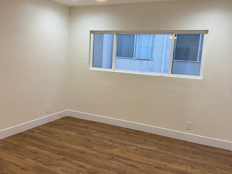 4429 Saugus Ave #3 — Photo 15