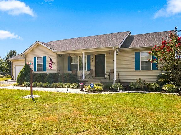 5th image of 425 Davis Ln