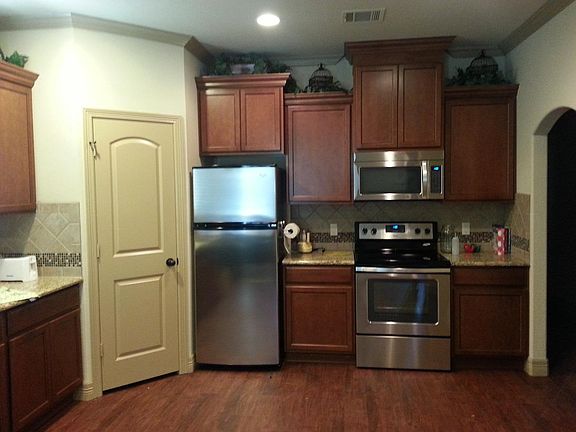4th image of 3236 McCart Ave