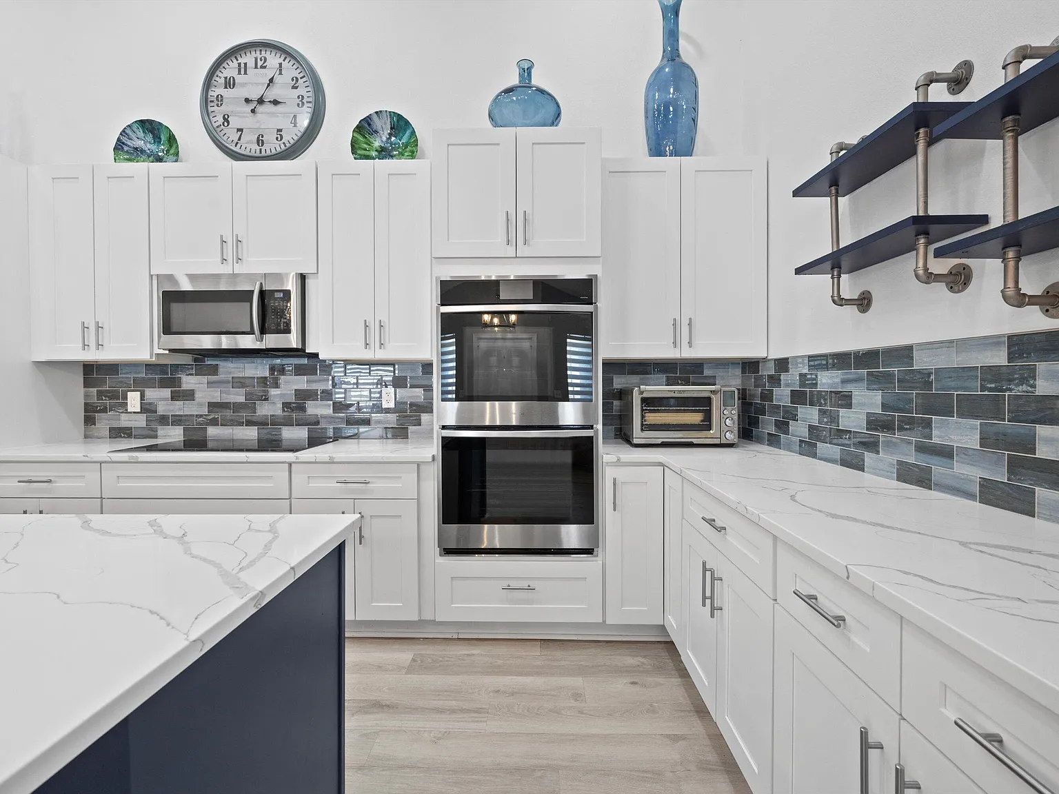 2 bed, 2.0 bath, 1244 sqft, $5,750 — Photo 4