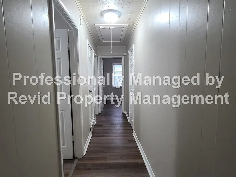 744 Lester St — Photo 7