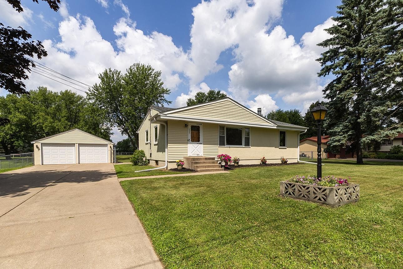 1957 Payne Ave N, Maplewood, MN 55117 | Zillow