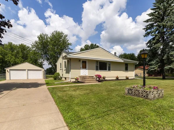 1957 Payne Ave N, Maplewood, MN 55117