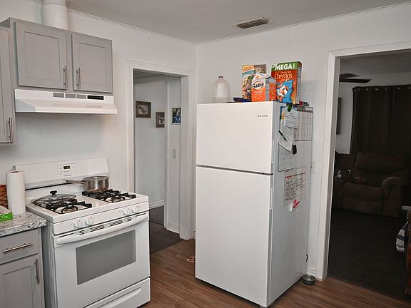5th image of 402 S Avenue B