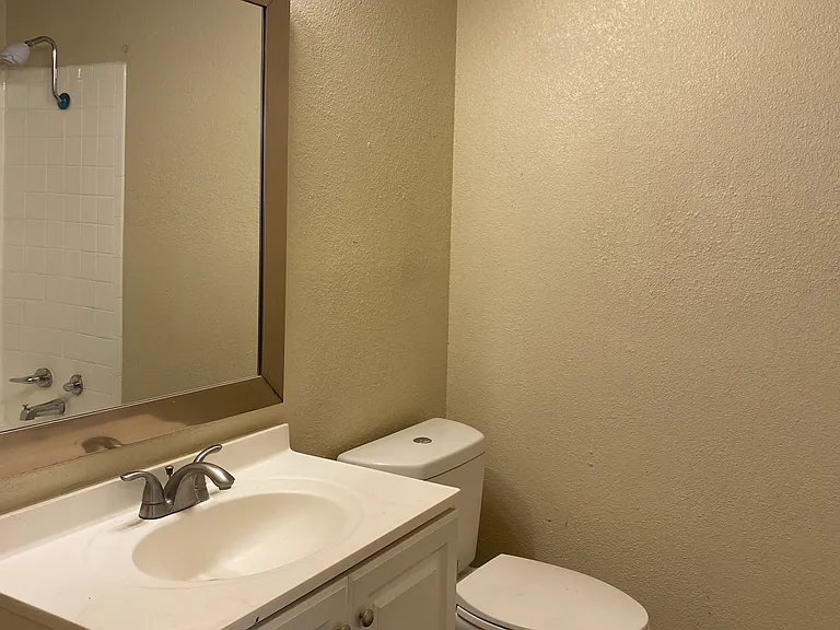 New Riviera Apartments — Photo 23