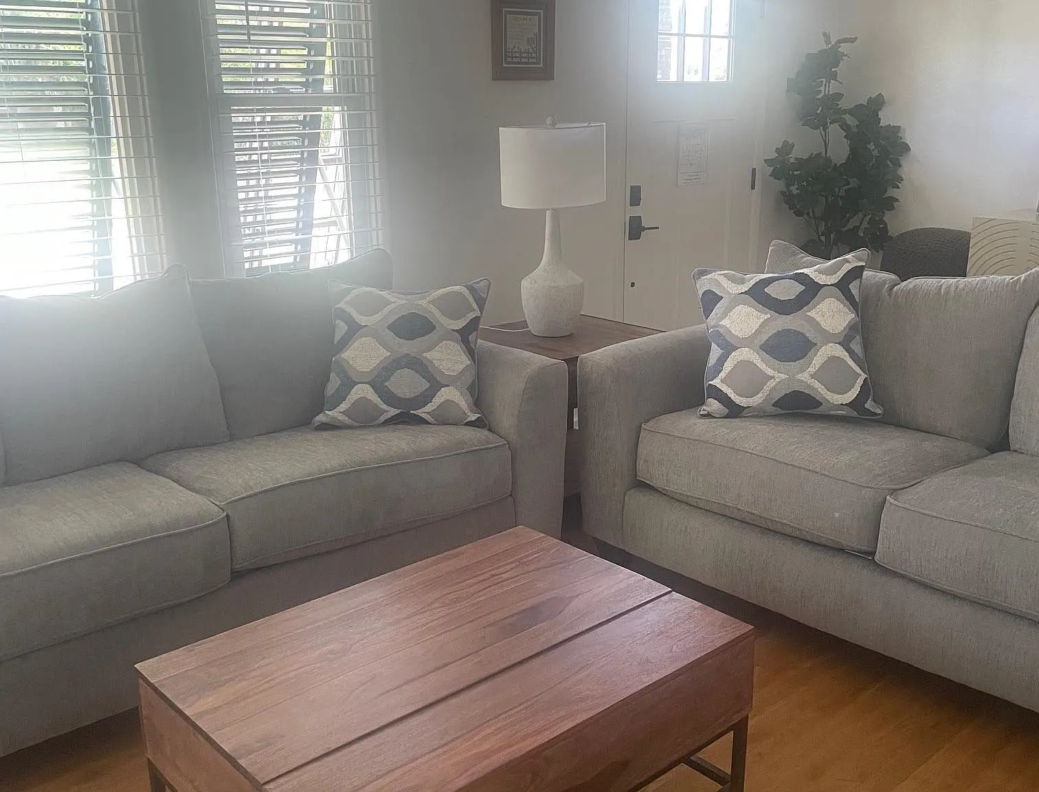 3 bed, 2.0 bath, 1718 sqft, $3,750 — Photo 4
