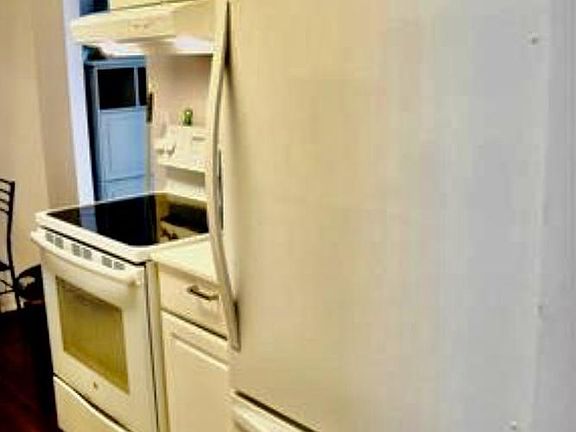 3rd image of 360 Gatewater Ct