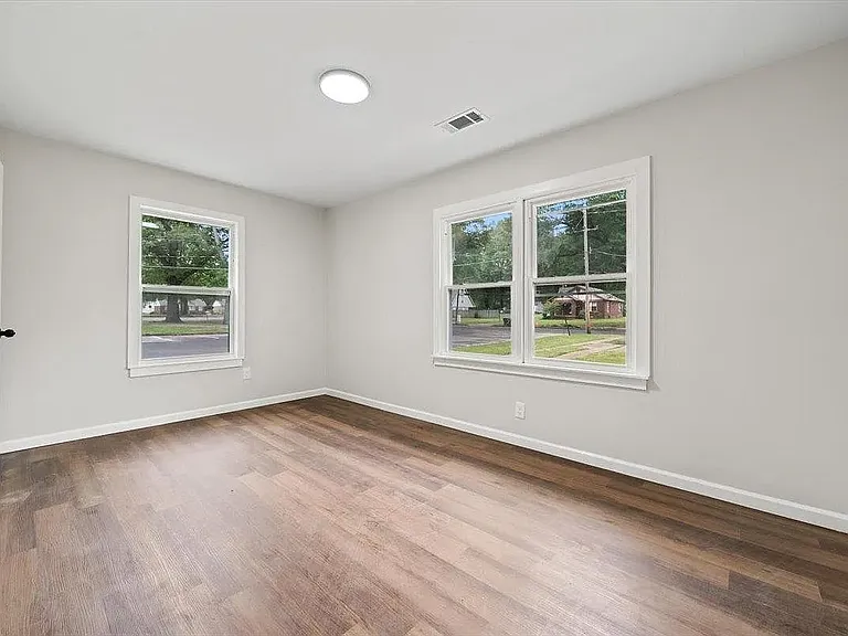 1441 Robin Hood Ln — Photo 14