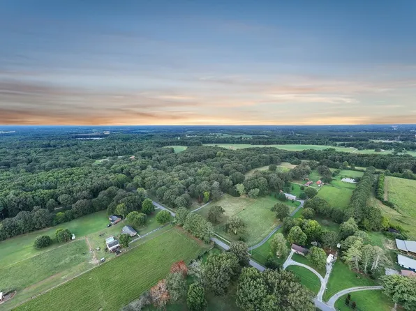364B Cook Rd, Tullahoma, TN 37388