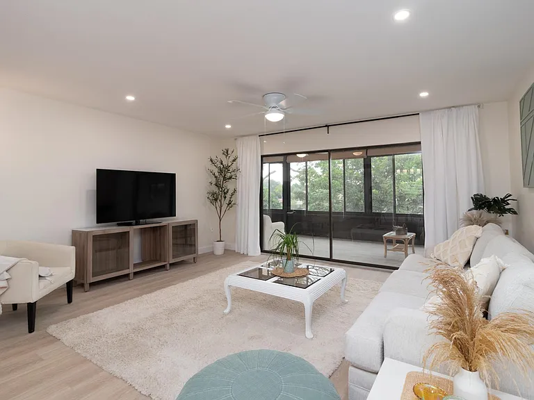 223 Lakewood Dr #223 — Photo 2