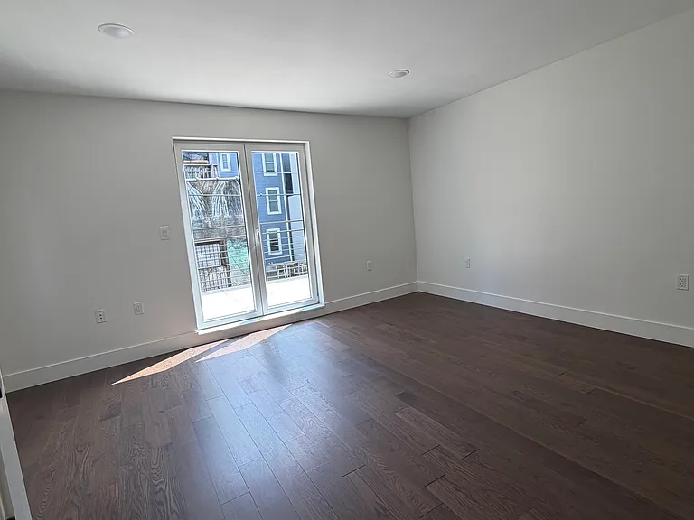 195 Bay St #2A — Photo 9