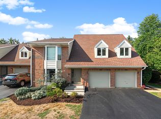 1647 N Belmont Ct, Arlington Heights, IL 60004