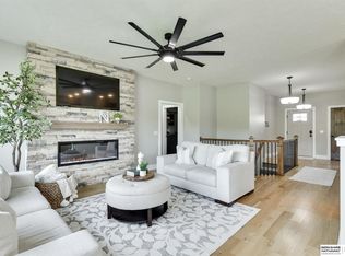 2042 Gindy Cir, Bellevue, NE 68147