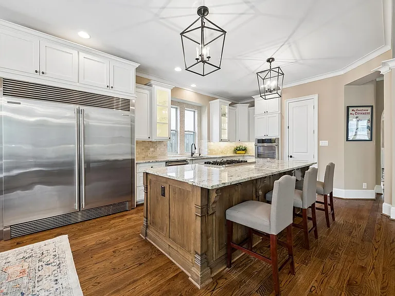 1360 Chippendale Rd — Photo 8