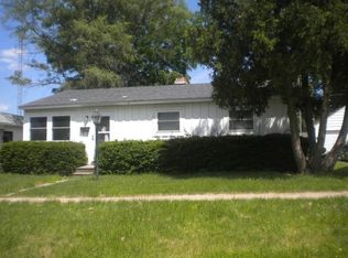 214 Robinson St, Genoa, IL 60135