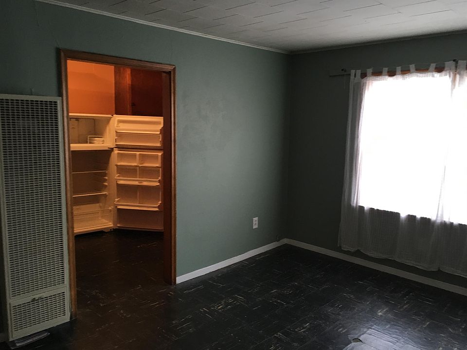 1st image of 109 W Walnut St
