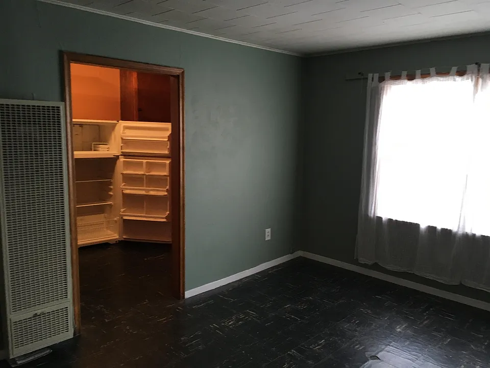 109 E Walnut St #STREET1