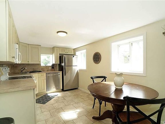 4th image of 215 Roosevelt Blvd #1