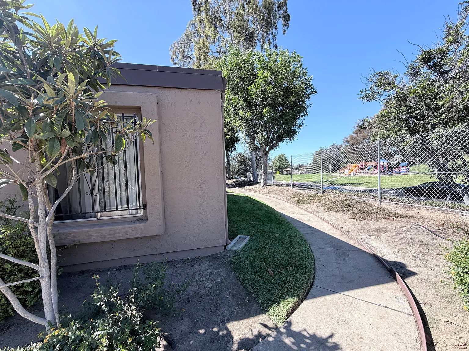 3 bed, 1053 sqft, $3,200 — Photo 1