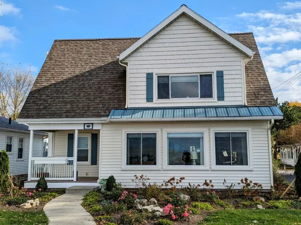 1125 N Byrneal Dr, Pt Clinton, OH 43452