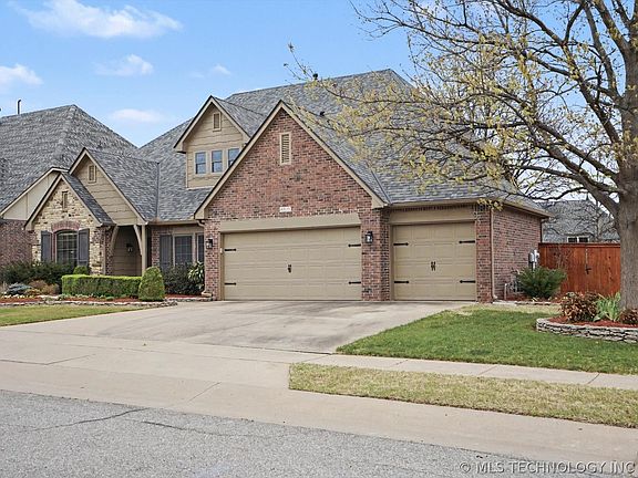 4th image of 4035 W Twin Oaks Pl
