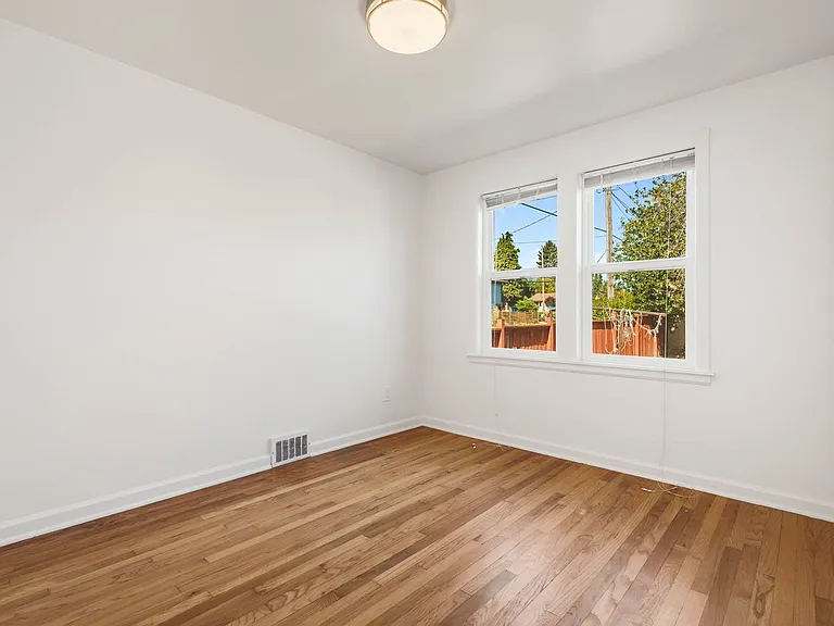 4402 39th Ave S — Photo 12