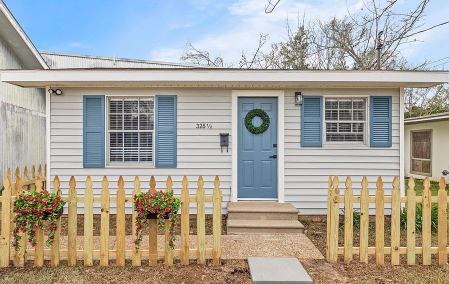 1st image of 328 1/2 Theodora Blvd