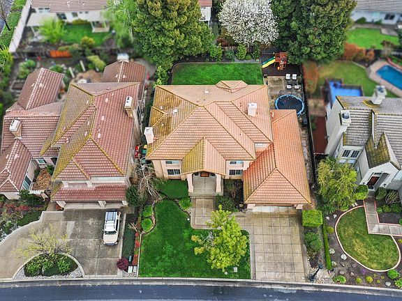 5th image of 4316 Saint Andrews Dr