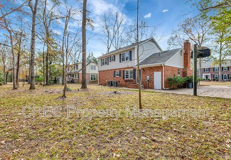 321 Shaftesbury Ln — Photo 4