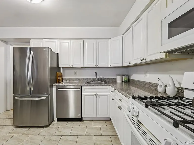 10 Brevoort Dr #1A — Photo 3