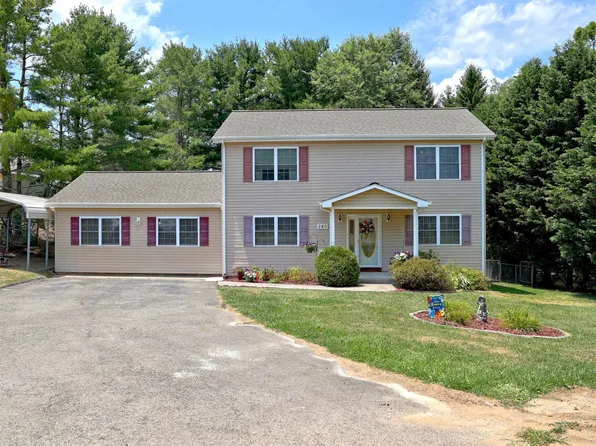 240 Virginian Dr, Christiansburg, VA 24073