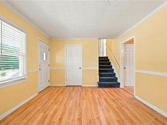 3rd image of 372 Plantation Blvd