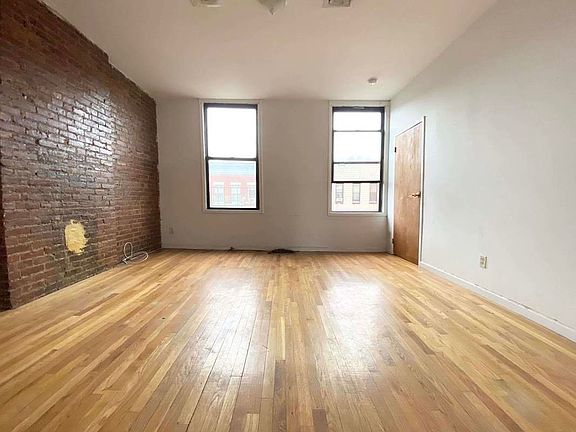 3rd image of 249 Wilson Ave Floor 3