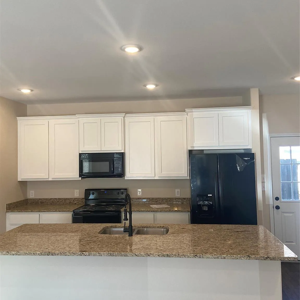 3 bed, 2.0 bath, $1,900 — Photo 4