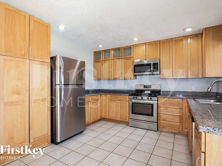 2041 W Windrose Dr — Photo 6