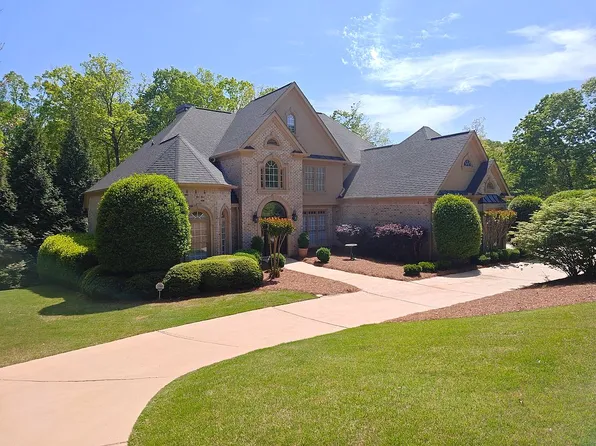 5359 Point South Dr, Gainesville, GA 30504