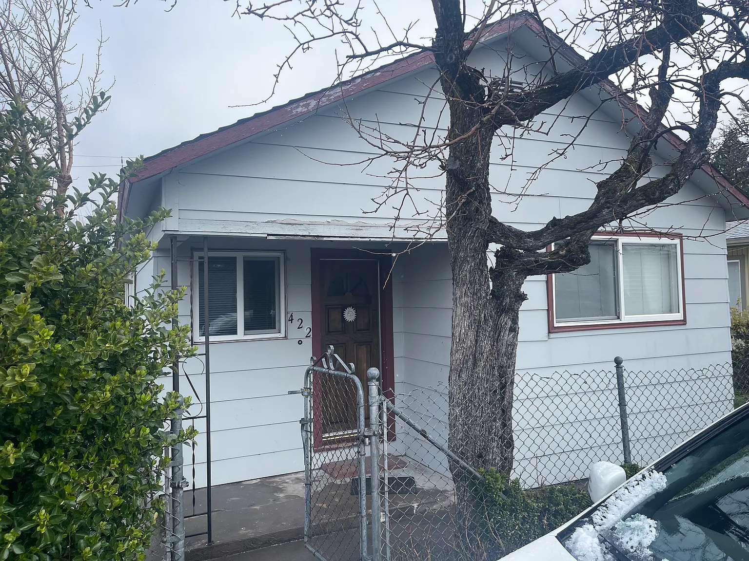 3 bed, 1.0 bath, 908 sqft, $1,550 — Photo 1