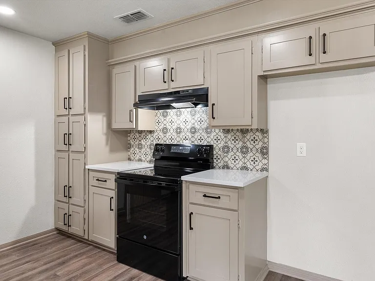 3008 Lafayette St — Photo 13