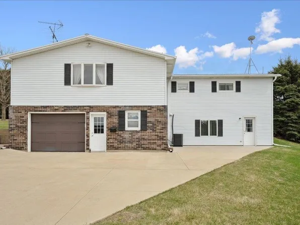 20750 3rd Rte, Durango, IA 52039