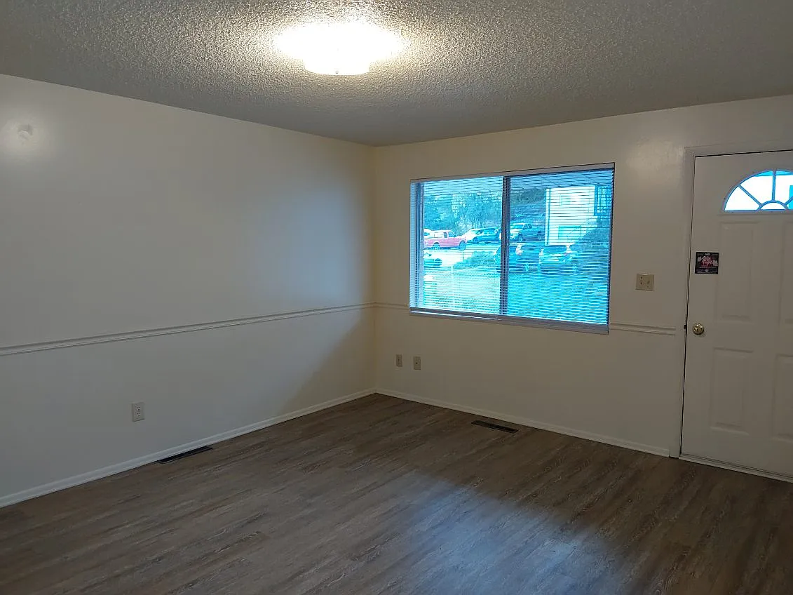 3 bed, 1065 sqft, $1,125 — Photo 2