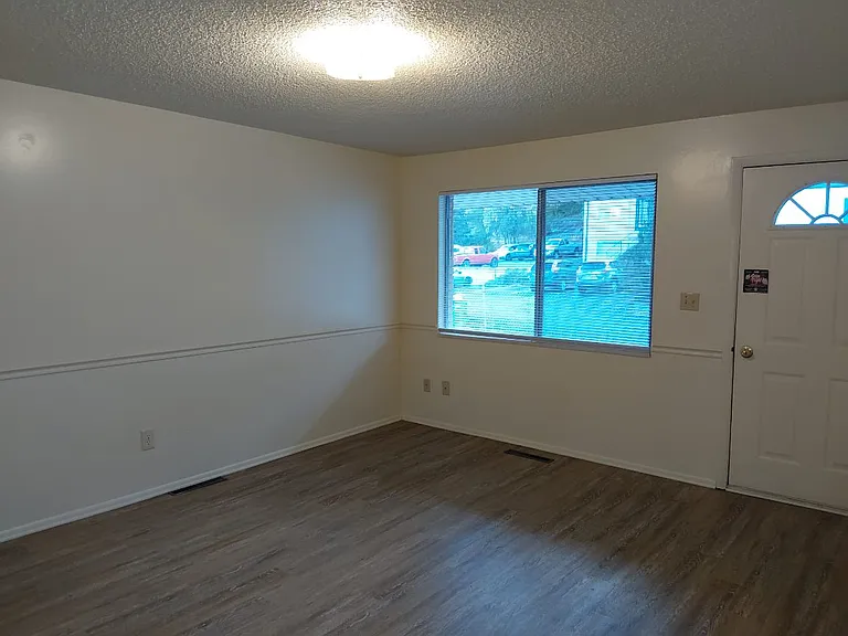 727 E 800 N #1 — Photo 2