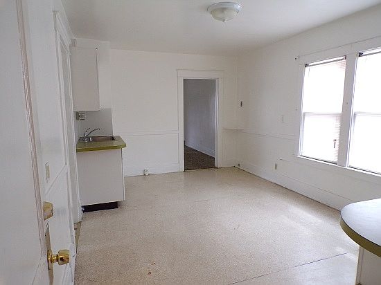 3rd image of 480 26th St #2