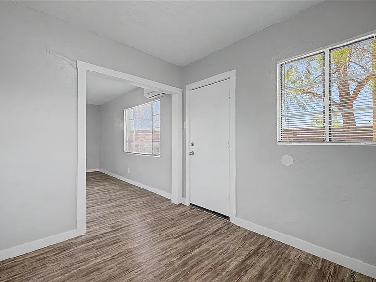 2122 N Forgeus Ave #C — Photo 10