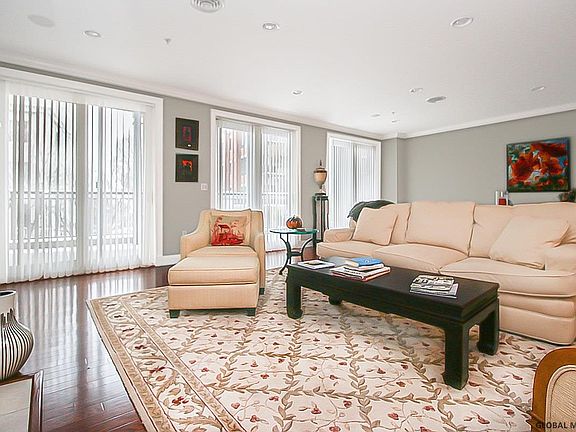 3rd image of 70 Railroad Pl APT 204